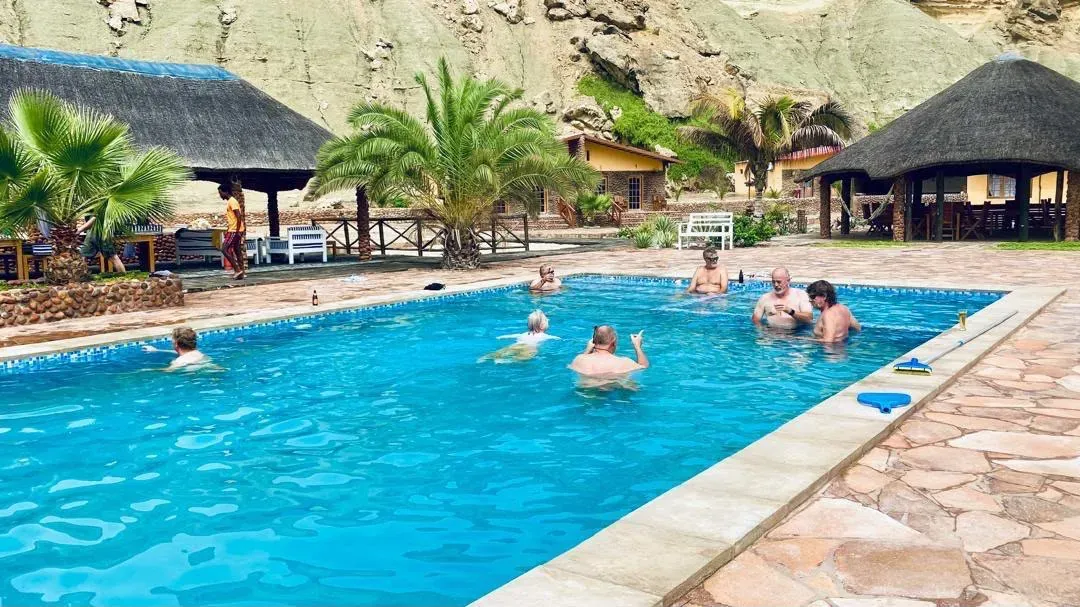 The pool at Oceanos Lodge, Baía das Pipas